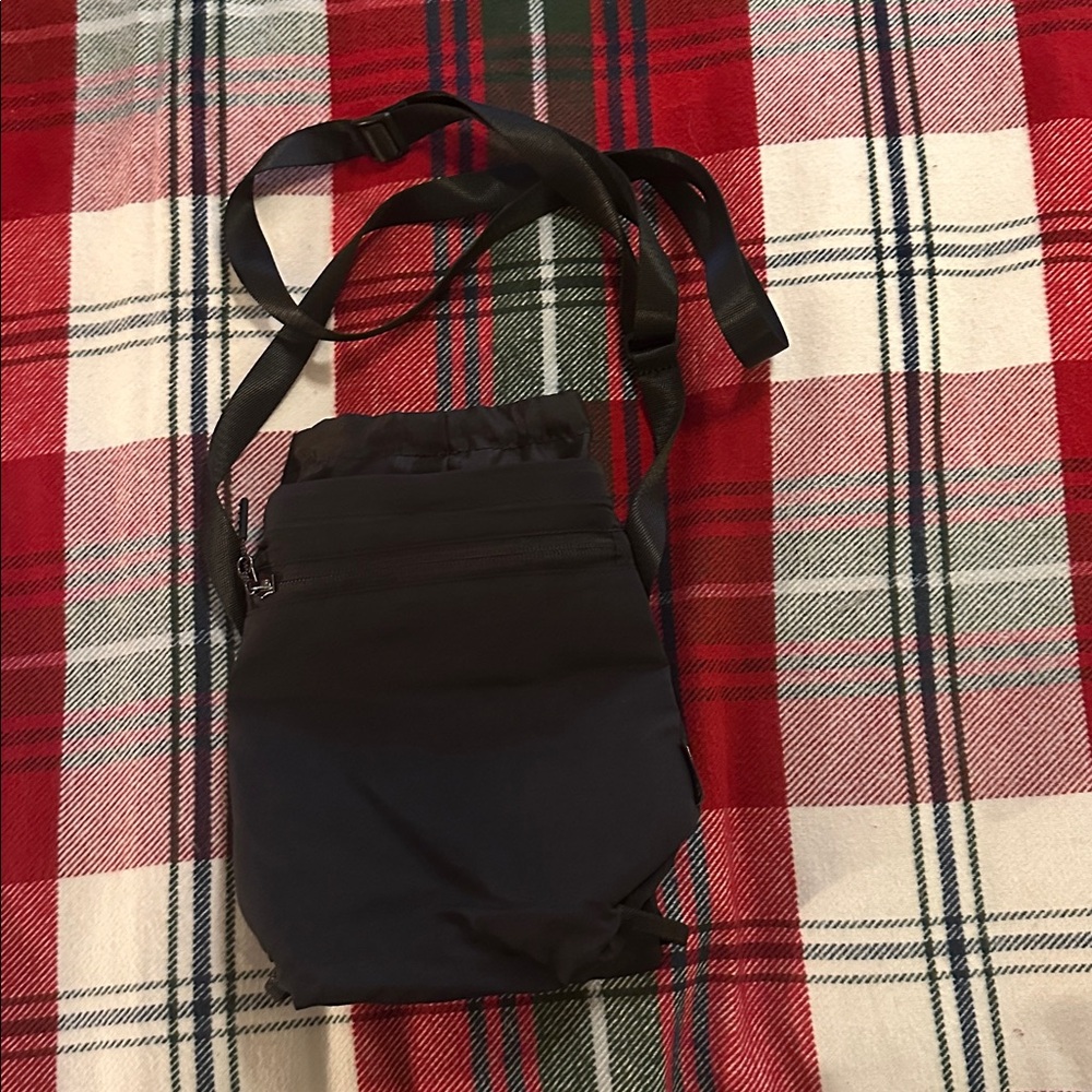 Lululemon Water Bottle Crossbody Bag 2.5L